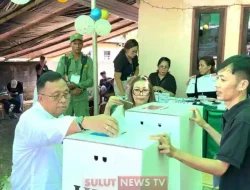 Calon Bupati Minahasa Robby Dondokambey dan Keluarga Nyoblos di TPS 001 Desa Sawangan Minahasa