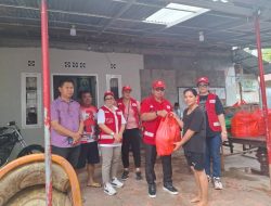 Bupati Minahasa RD dan Ketua TP- PKK MDL Salurkan Bantuan Makanan Kepada Korban Banjir dan Longsor di Malendeng dan Tikela