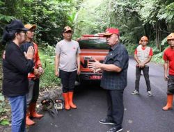 Bupati Minahasa Beri Semangat kepada BPBD yang Memangkas Ranting Pohon Jalan Tondano – Remboken