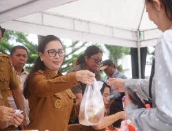Wakil Bupati Minahasa Vanda Sarundajang Turun Langsung Layani Masyarakat dalam Gerakan Pangan Murah Jelang HBKN