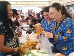 Jelang Paskah, Ratusan Warga Kawangkoan Dilayani Wabup Vasung dalam Program Gerakan Pangan Murah di Kawangkoan