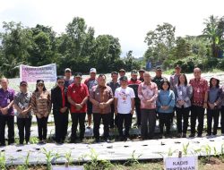 Bupati Minahasa Robby Dondokambey Apresiasi Koptan Samberong Lakukan Gerakan Menanam Cabai Rawit di Desa Leleko