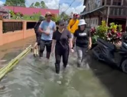 Wabup VaSung Tinjau Langsung Ratusan Rumah Terdampak Banjir di Kecamatan Kakas