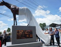 Patung Kuda Milord Diresmikan, Bupati RD: Jadikan Minahasa Pusat Kuda Pacu di Indonesia