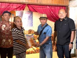 Peduli Korban Banjir, Majelis Keluarga Besar Permesta Salurkan Bantuan 3 Ton Beras