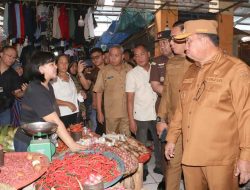 Jelang Hari Pengucapan Syukur, Bupati Robby Dondokambey Sidak Pasar Pantau Bapok