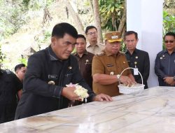 HUT ke-61 Sulut, Bupati RD Dampingi Gubernur Ziarah di Makam Pahlawan Dr. Sam Ratulangi