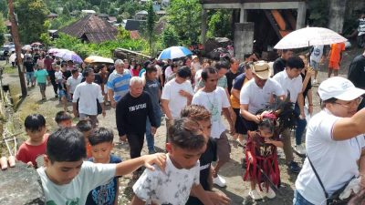 Dikawal Ratusan Pendukung, Martsindy Rasuh Resmi Mendaftar Calon Kumtua Dengan Visi Rumengkor Satu Maju dan Sejahtera